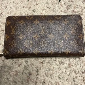 Louis Vuitton Zippy Wallet